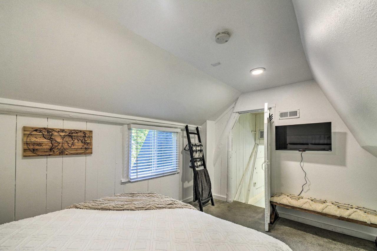 Puget Sound Cabin With Hot Tub And Water Views! เบรเมอร์ตัน ภายนอก รูปภาพ