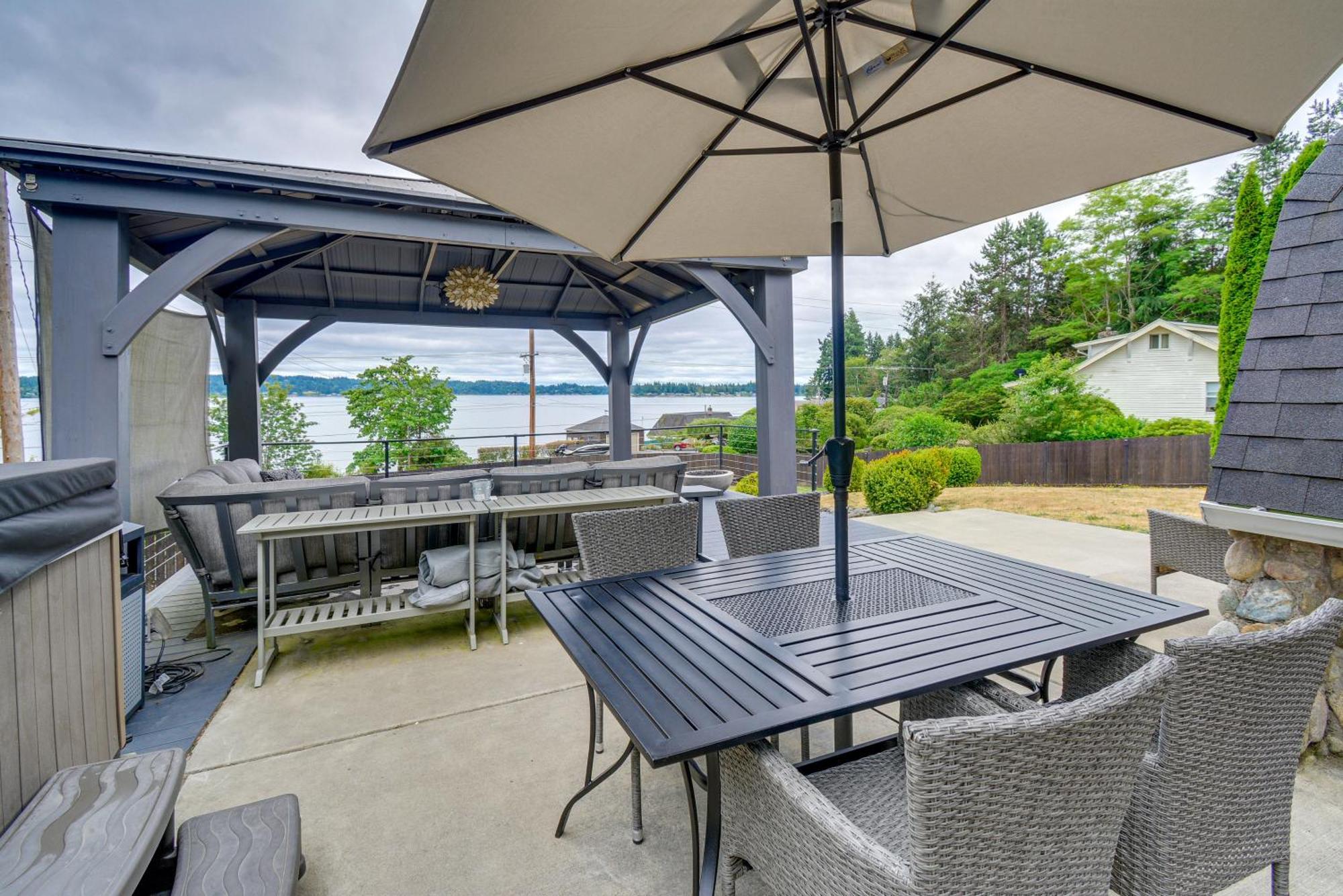 Puget Sound Cabin With Hot Tub And Water Views! เบรเมอร์ตัน ภายนอก รูปภาพ
